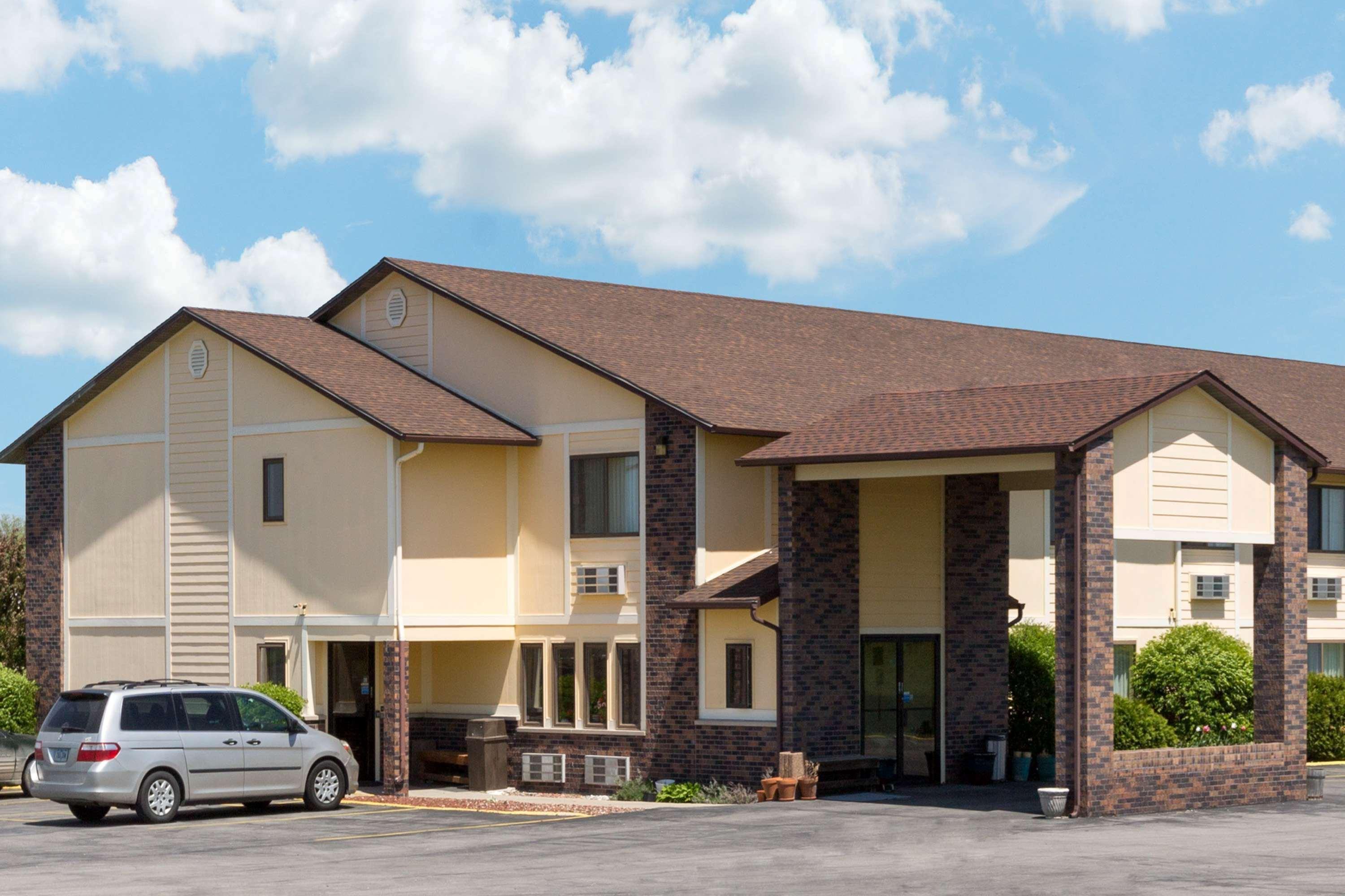 Super 8 By Wyndham Perry Ia Hotel Kültér fotó
